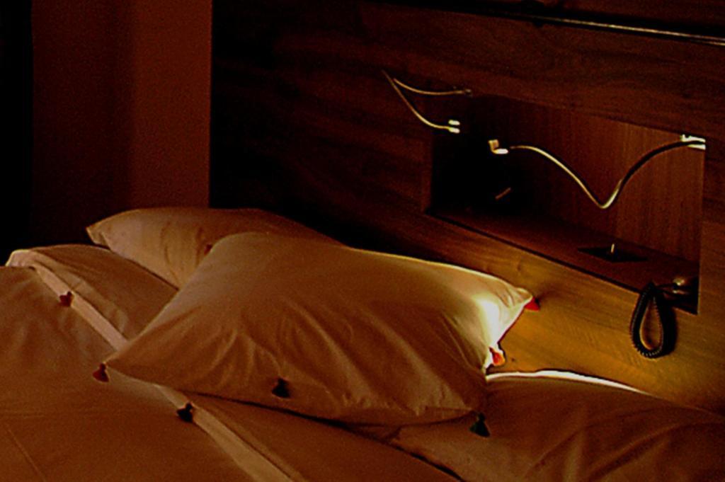 Chateau Le Rosey Otel Nyon Oda fotoğraf